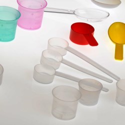 Measuring cups & spoons